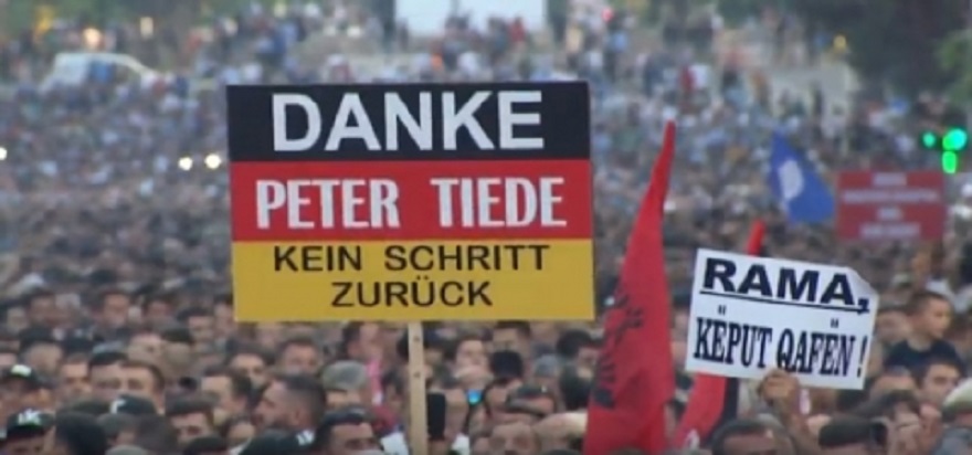 Gazetari gjerman i PD-së që po punon kundër Shqipërisë, publikon përgjime në sinkron me kauzën e opozitës për të penguar negociatat Gazetari gjerman i PD-së që po punon kundër Shqipërisë, publikon përgjime në sinkron me kauzën e opozitës për të penguar negociatat