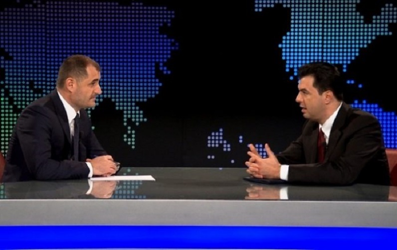 Analisti i familjes Berisha habit të gjithë: Nëse ndërkombëtarët njohin zgjedhjet… atëherë Basha duhet të largohet! B*thqirat e Ramës kishin të drejtë Analisti i familjes Berisha habit të gjithë: Nëse ndërkombëtarët njohin zgjedhjet… atëherë Basha duhet të largohet! B*thqirat e Ramës kishin të drejtë