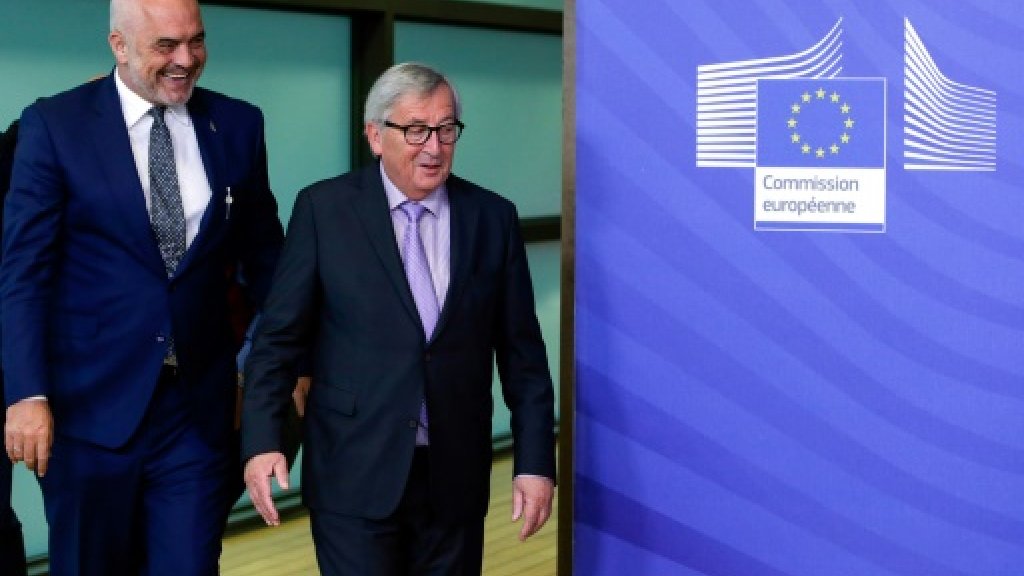 Moj Evropë, ku**a e motit! Moj Evropë, ku**a e motit!