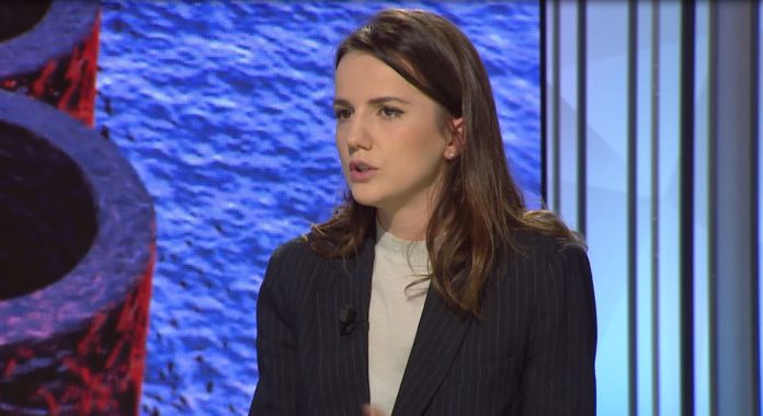 “Çfarë mençurie ka Rudina Hajdari që ta marr në parti?”, Basha ‘sherr’ me deputetin: Mos ofendo! “Çfarë mençurie ka Rudina Hajdari që ta marr në parti?”, Basha ‘sherr’ me deputetin: Mos ofendo!