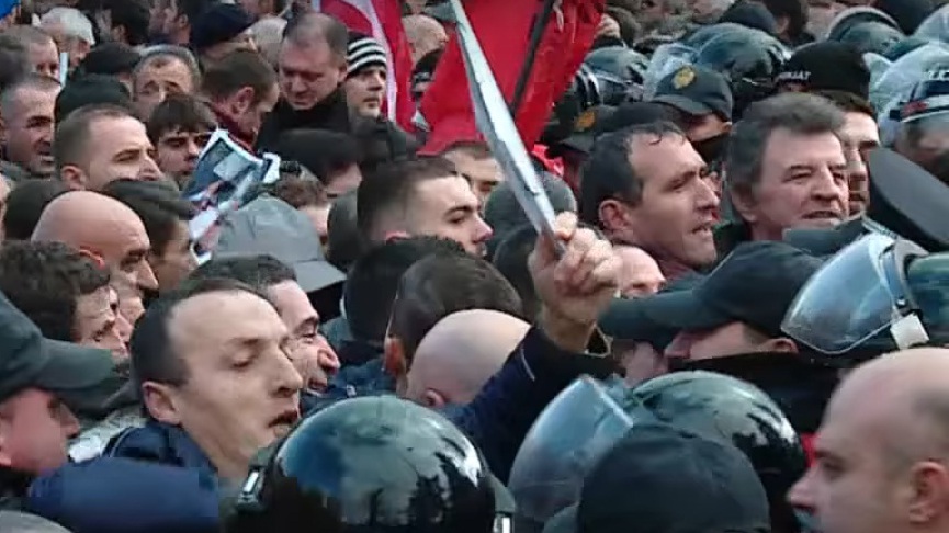 Sali Lusha i Sali Berishës, i pranishëm në çdo protestë (Foto) Sali Lusha i Sali Berishës, i pranishëm në çdo protestë (Foto)