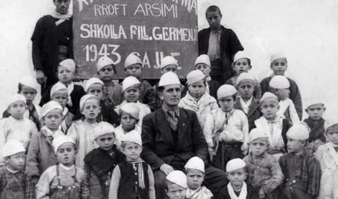 Si u vendos “taksa e parfumeve” në Shqipëri për të financuar shtypjen e librave shqip Si u vendos “taksa e parfumeve” në Shqipëri për të financuar shtypjen e librave shqip