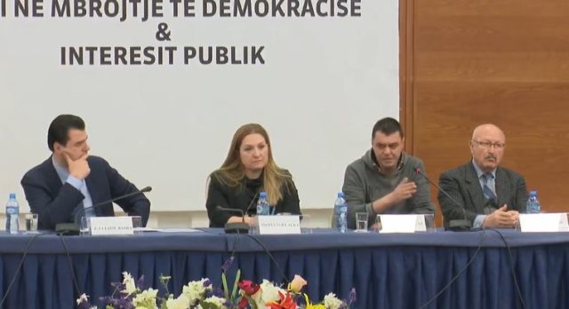 Braçe del me deklaratë të fortë për “qarkoren” e Lylzimit dhe karagjozët aktoruc që do na pengojnë të votojmë Braçe del me deklaratë të fortë për “qarkoren” e Lylzimit dhe karagjozët aktoruc që do na pengojnë të votojmë