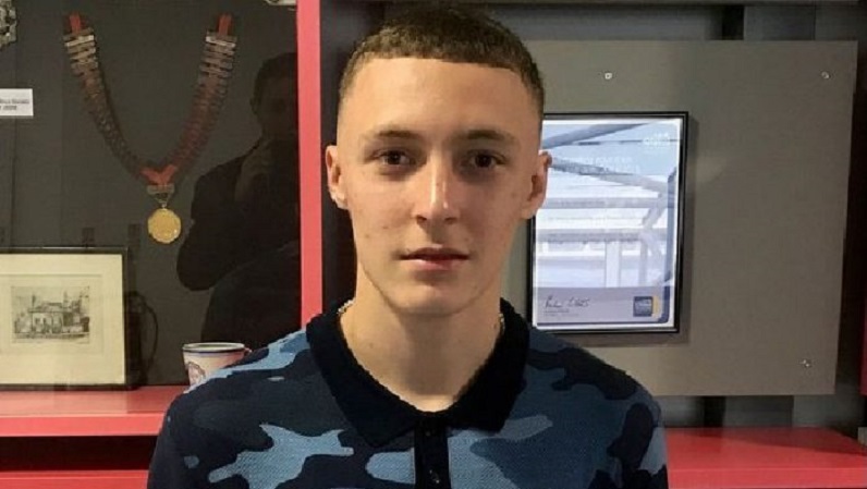 Peticioni i rrallë për djalin shqiptar nga mësuesit britanik: Është pasuri për vendin Peticioni i rrallë për djalin shqiptar nga mësuesit britanik: Është pasuri për vendin