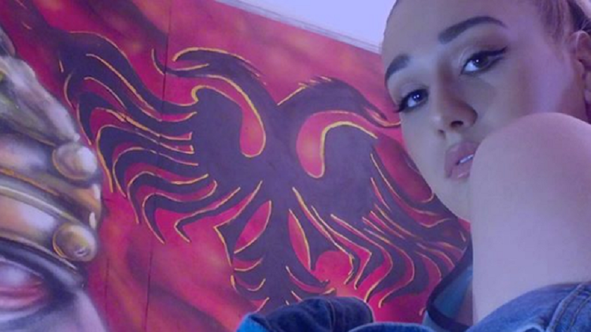 VIDEO/ Stërmbesa e Skënderbeut publikon këngën e parë, mirëpo të gjithë u fiksuan pas një detaji