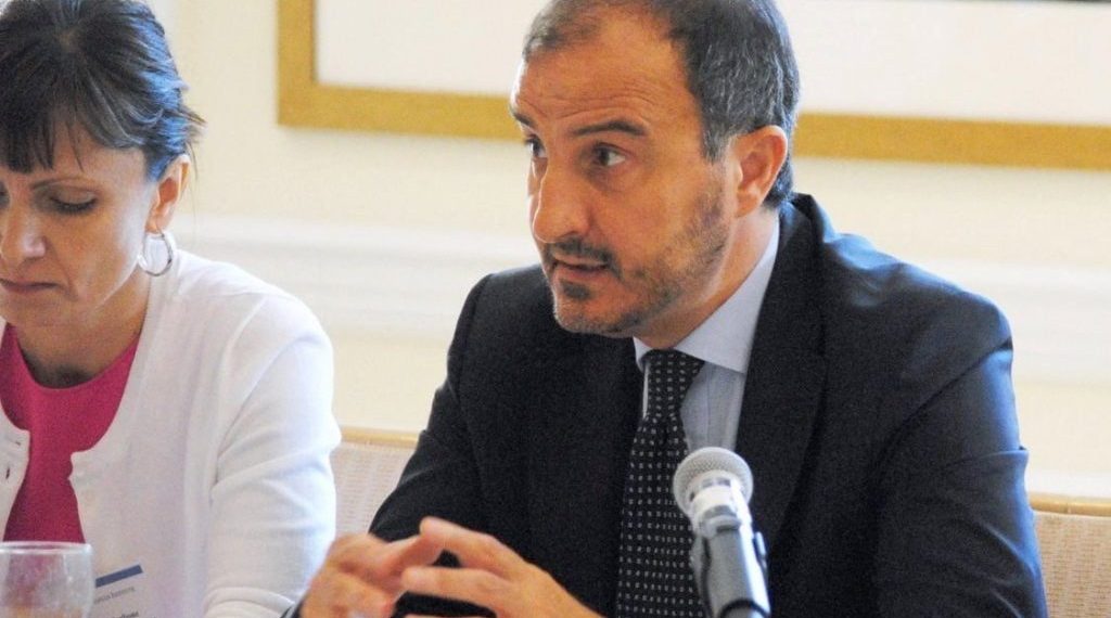 Aleanca për Mbrojtjen e Teatrit letër ambasadorit të BE, Soreca: Prishja e Teatrit ka filluar, ku brenda godinës ndodheshin ende shumë njerëz.. Aleanca për Mbrojtjen e Teatrit letër ambasadorit të BE, Soreca: Prishja e Teatrit ka filluar, ku brenda godinës ndodheshin ende shumë njerëz..