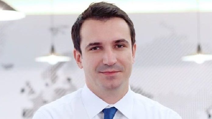 ‘E dashur familje e Tiranës sonë’, Erion Veliaj derë më derë me letër personale ‘E dashur familje e Tiranës sonë’, Erion Veliaj derë më derë me letër personale