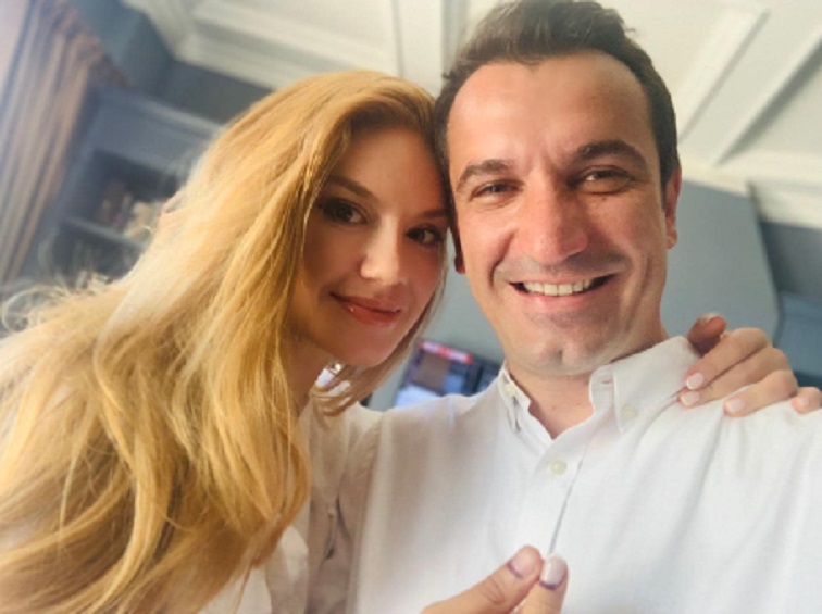 FOTO/ Moment i veçantë për Erion Veliaj kur i shkon në shtab “vëzhguesi” i veçantë: Ja kush na erdhi…! FOTO/ Moment i veçantë për Erion Veliaj kur i shkon në shtab “vëzhguesi” i veçantë: Ja kush na erdhi…!