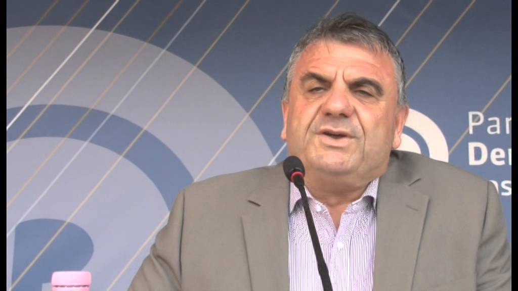 Ish kryebashkiaku i Vaut të Dejës Zef Hila shoqërohet sot në policinë e Shkodrës! Ish kryebashkiaku i Vaut të Dejës Zef Hila shoqërohet sot në policinë e Shkodrës!