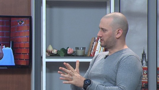 Aktori Florjan Binaj shpërthen ndaj ministrisë së Turizmit: Ky është një turp! Nëse një gjë e tillë do të ndodhte në Greqi, do të quhej incident i rëndë diplomatik Aktori Florjan Binaj shpërthen ndaj ministrisë së Turizmit: Ky është një turp! Nëse një gjë e tillë do të ndodhte në Greqi, do të quhej incident i rëndë diplomatik