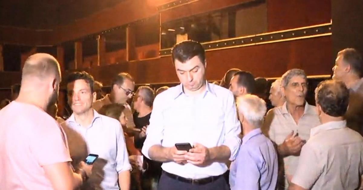 Shembja e Teatrit/ Veliaj: Pse protestojnë kundër progresit të njëjtët njerëz…mashat e PD-LSI Shembja e Teatrit/ Veliaj: Pse protestojnë kundër progresit të njëjtët njerëz…mashat e PD-LSI