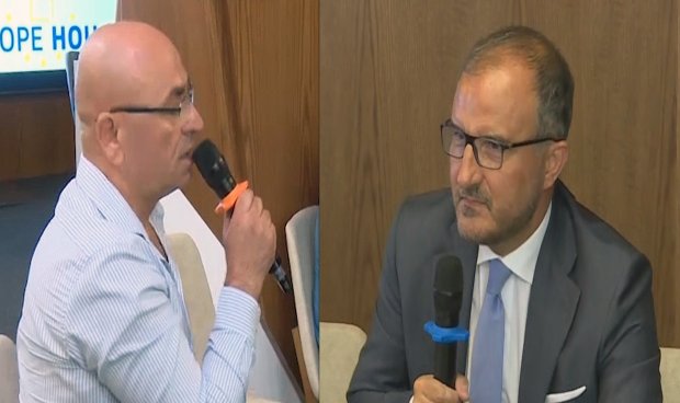 Ambasadori i BE, Soreca i përgjigjet direkt artistëve të “çoroditur” që e akuzuan si futbollist… i blerë nga Rama Ambasadori i BE, Soreca i përgjigjet direkt artistëve të “çoroditur” që e akuzuan si futbollist… i blerë nga Rama