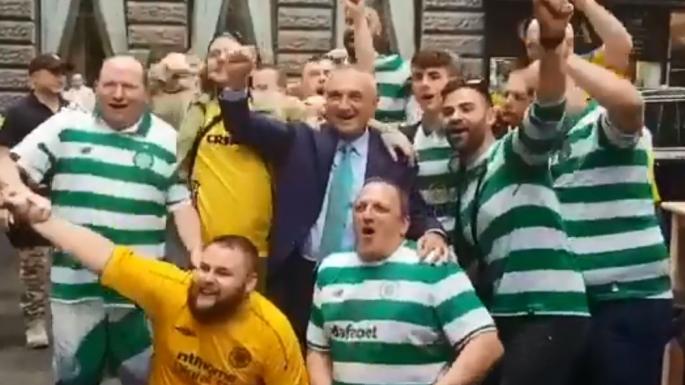 Nano “kryqëzon” Ilir Metën dhe i kërkon të dorëhiqet: Ne praktikisht nuk kemi president edhe Berisha ishte më mirë Nano “kryqëzon” Ilir Metën dhe i kërkon të dorëhiqet: Ne praktikisht nuk kemi president edhe Berisha ishte më mirë