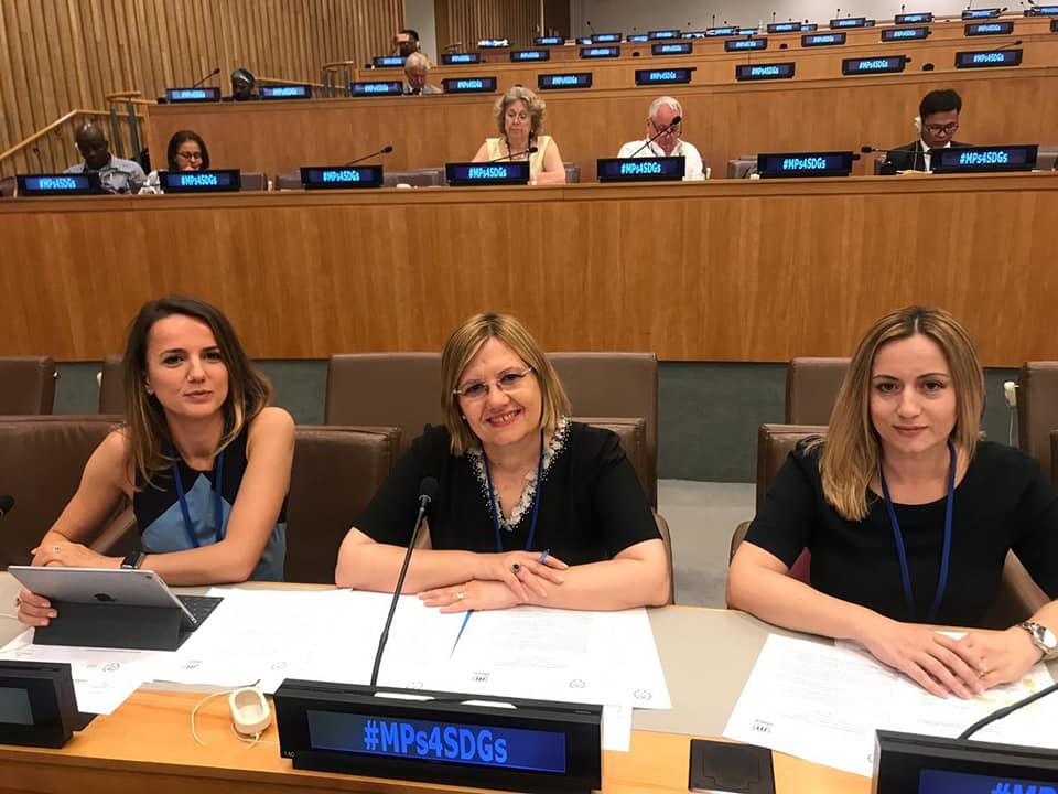 Këtu ka “tradhëti”! Rudina Hajdarit krah deputeteve socialiste: Ja arsyeja e fotografisë së vizitës në New York! Këtu ka “tradhëti”! Rudina Hajdarit krah deputeteve socialiste: Ja arsyeja e fotografisë së vizitës në New York!