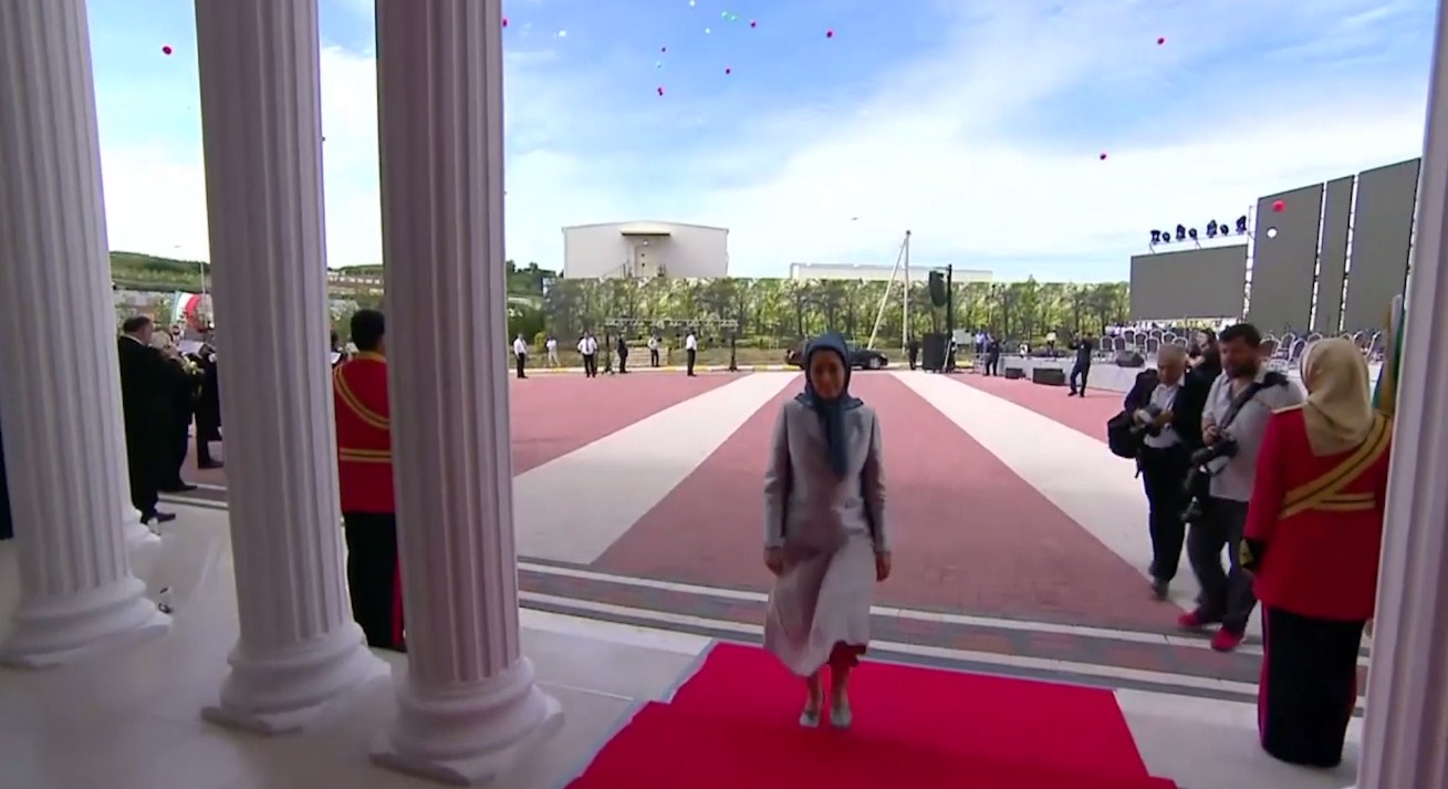 Personalitete nga e gjithë bota në inaugurimin e “qytetit” të muxhahedinëve në Shqipëri