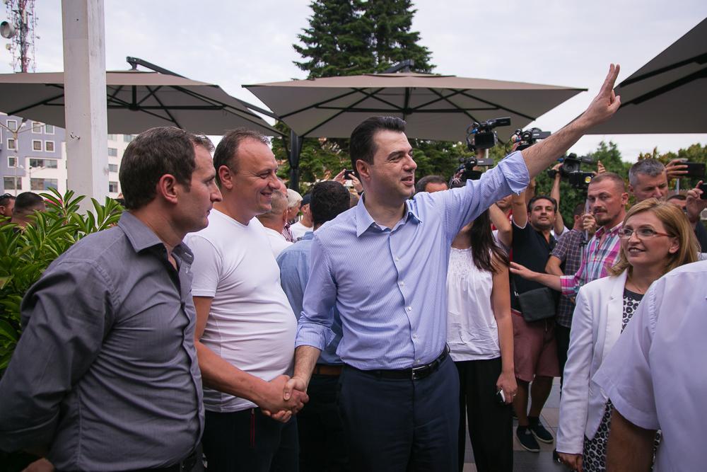 Për të pastruar partinë nga kundërshtarët Luli shpik “vettingun” brenda PD-së: Do përjashtohet kush ka rrahur gruan Për të pastruar partinë nga kundërshtarët Luli shpik “vettingun” brenda PD-së: Do përjashtohet kush ka rrahur gruan