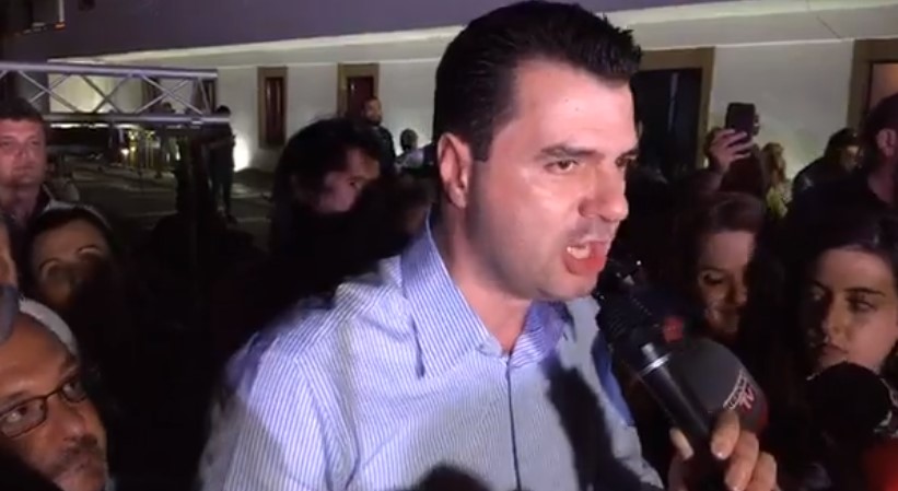 LISTA/ Të gjithë aktorët e Teatrit Kombëtar duan godinë të re me përjashtim të Naun Shundit, prishjen e duan ata që “ngrohen në diell” LISTA/ Të gjithë aktorët e Teatrit Kombëtar duan godinë të re me përjashtim të Naun Shundit, prishjen e duan ata që “ngrohen në diell”