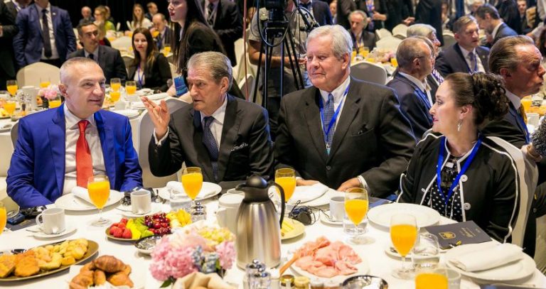 Ndërkombëtarët eleminojnë Metën e Berishën si faktor në politikën shqiptare