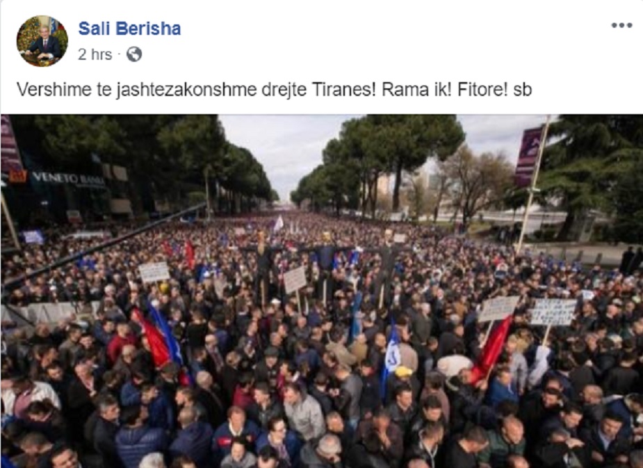 Qesharak deri në dhembje/ Berisha plak del blof, publikon foton e militantëve me xhupa që po vërshojnë drejt Tiranës në 30 gradë Qesharak deri në dhembje/ Berisha plak del blof, publikon foton e militantëve me xhupa që po vërshojnë drejt Tiranës në 30 gradë