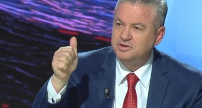 Nuk është “hero” por hajdut dhe tradhtar! Myslim Murrizi nxjerrë të gjitha të “zezat” e Metës në politikë Nuk është “hero” por hajdut dhe tradhtar! Myslim Murrizi nxjerrë të gjitha të “zezat” e Metës në politikë