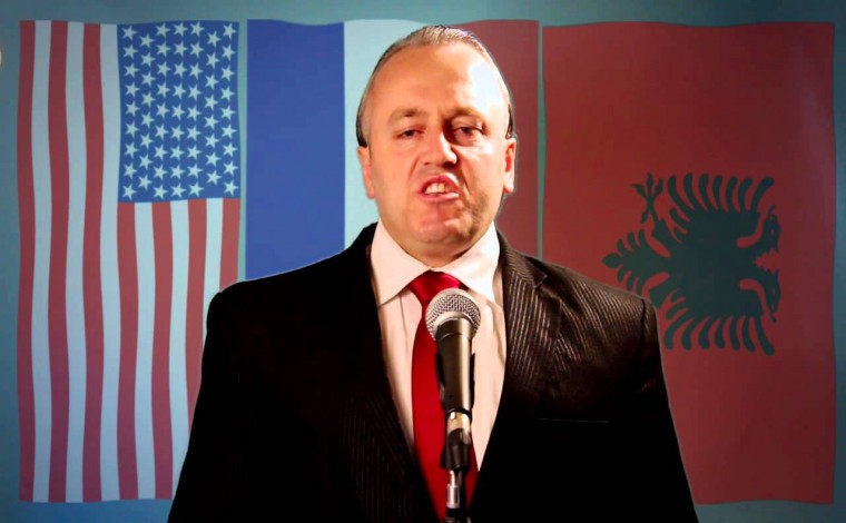 VIDEO/ Mbërrin në shtëpinë e tij trupi i Festim Latos me detajin që ka çmendur gjithë shqiptarët VIDEO/ Mbërrin në shtëpinë e tij trupi i Festim Latos me detajin që ka çmendur gjithë shqiptarët