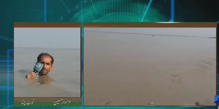 VIDEO/ I ngeli vetëm koka jashtë, ky është gazetari që u bë “hit” në internet për guximin e tij të tepruar VIDEO/ I ngeli vetëm koka jashtë, ky është gazetari që u bë “hit” në internet për guximin e tij të tepruar