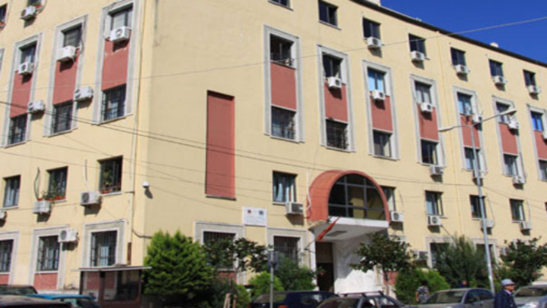 Ja pse vendimi i gjykatëses së “klanit të gështenjave” për Bashkinë e Durrësit, Margjeka me shkollë nate, është nul dhe qesharak! Ja pse vendimi i gjykatëses së “klanit të gështenjave” për Bashkinë e Durrësit, Margjeka me shkollë nate, është nul dhe qesharak!