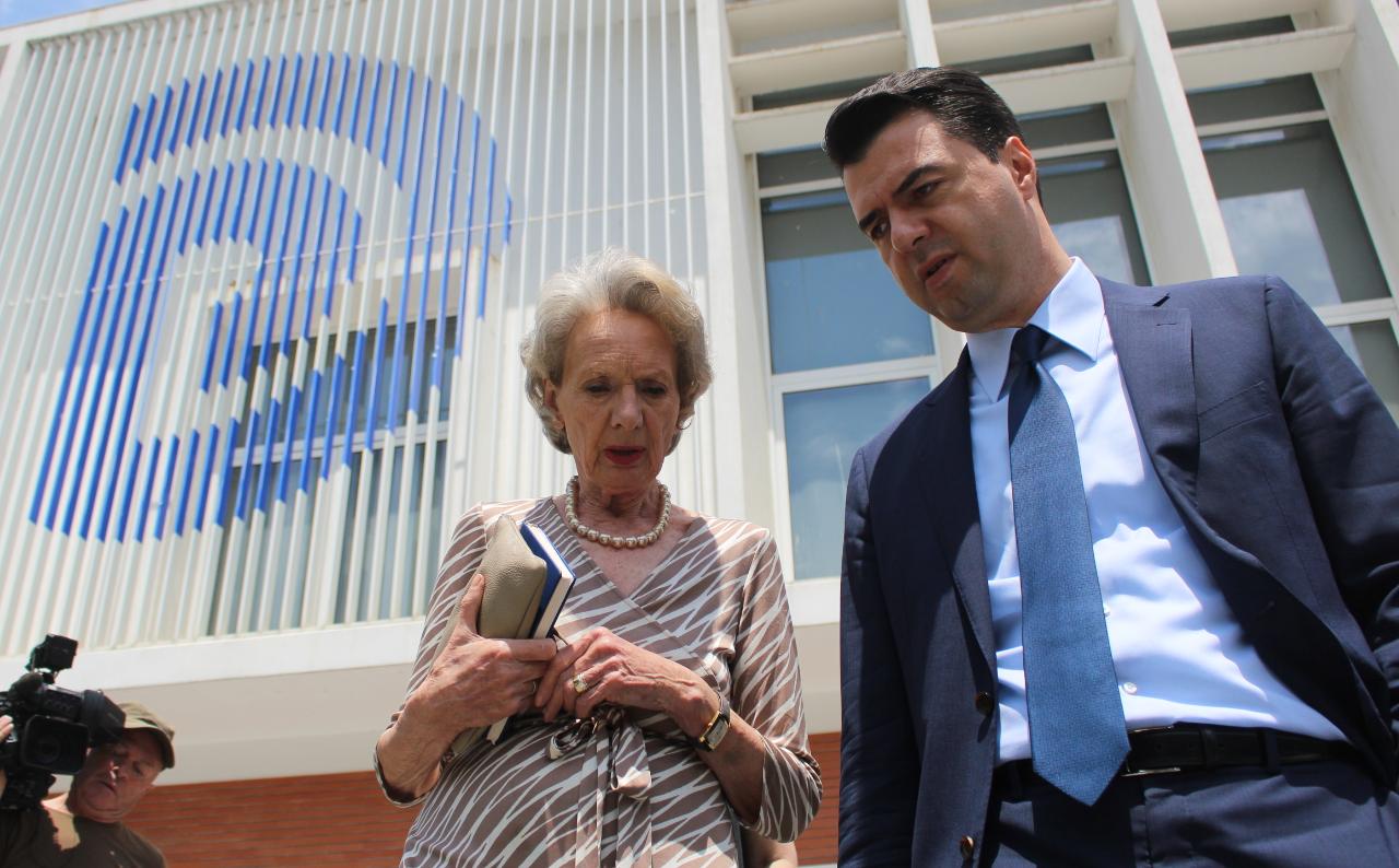 Basha takon drejtuesen e misionit të OSBE/ODHIR-it për tu takuar për zgjedhjet e 30 Qershorit Basha takon drejtuesen e misionit të OSBE/ODHIR-it për tu takuar për zgjedhjet e 30 Qershorit