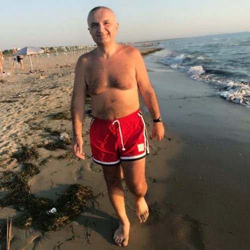 Ilir Meta si Putini…tregon trupin! Lakuriq para shqiptarëve, a po paralajmëron dorëheqjen!? Ilir Meta si Putini…tregon trupin! Lakuriq para shqiptarëve, a po paralajmëron dorëheqjen!?