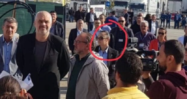 Pushtoi rrjetin me fotot, Garda tregon si qëndron e vërteta për “truprojën” e Edi Ramës Pushtoi rrjetin me fotot, Garda tregon si qëndron e vërteta për “truprojën” e Edi Ramës