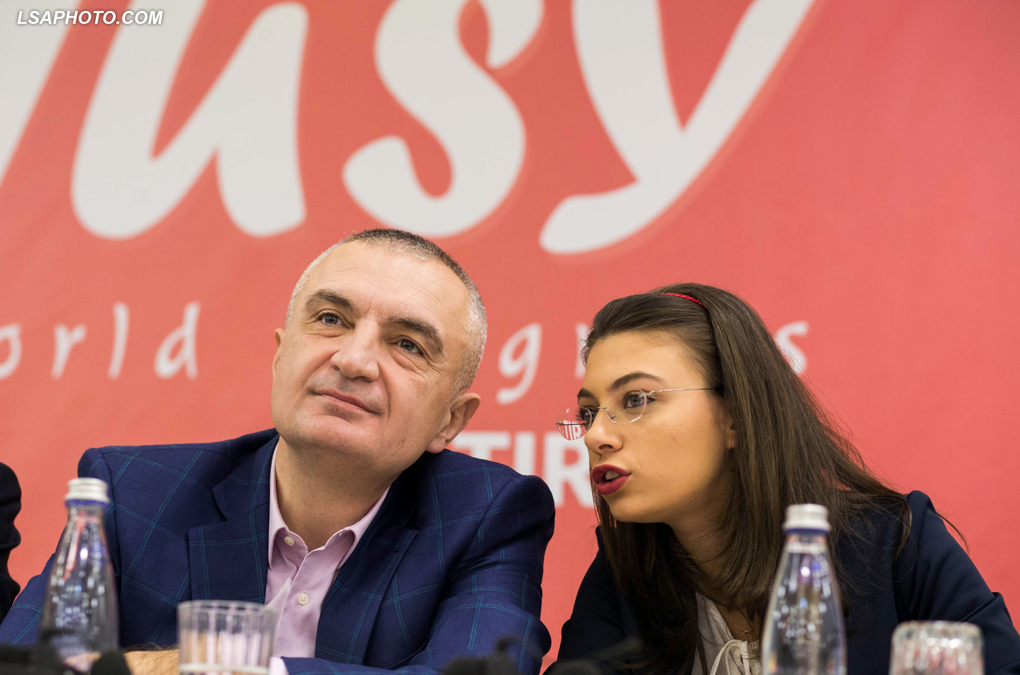 Miku i Metës dhe babai i ish-deputetes pa shkollë të Monikës mashtrues qytetarësh me apartamentet e një pallati në Fier Miku i Metës dhe babai i ish-deputetes pa shkollë të Monikës mashtrues qytetarësh me apartamentet e një pallati në Fier