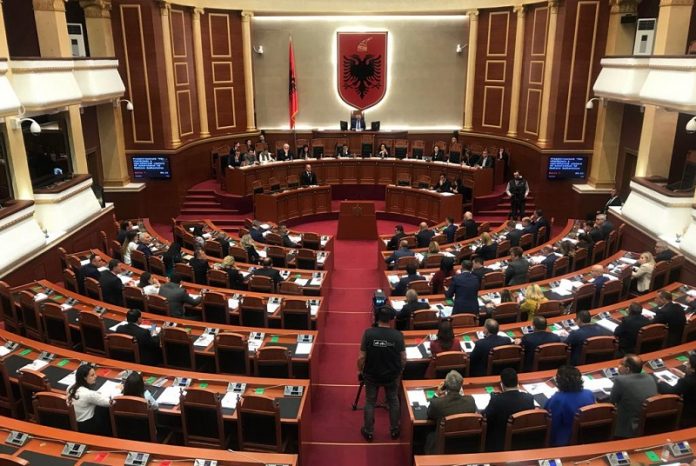 Shkarkimi i Ilir Metës/ Kush janë 3 deputetët e rëndësishëm që nuk pritej të mungonin gjatë votimit në Kuvend Shkarkimi i Ilir Metës/ Kush janë 3 deputetët e rëndësishëm që nuk pritej të mungonin gjatë votimit në Kuvend