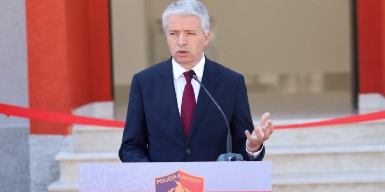 Kërcënimi i Lleshajt për zaptuesit e bregdetit: Do rivendosim ligjin, ose… Kërcënimi i Lleshajt për zaptuesit e bregdetit: Do rivendosim ligjin, ose…