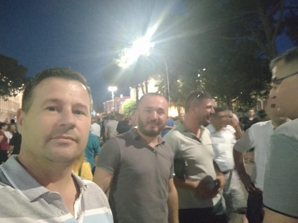 Margjeka nuk e dha vërtetimin e faktit për Durrësin, nga frika se mos i mërzitej i shoqi apo Lulzimi që u lumtura…nga idiotsia e saj?! (Foto) Margjeka nuk e dha vërtetimin e faktit për Durrësin, nga frika se mos i mërzitej i shoqi apo Lulzimi që u lumtura…nga idiotsia e saj?! (Foto)