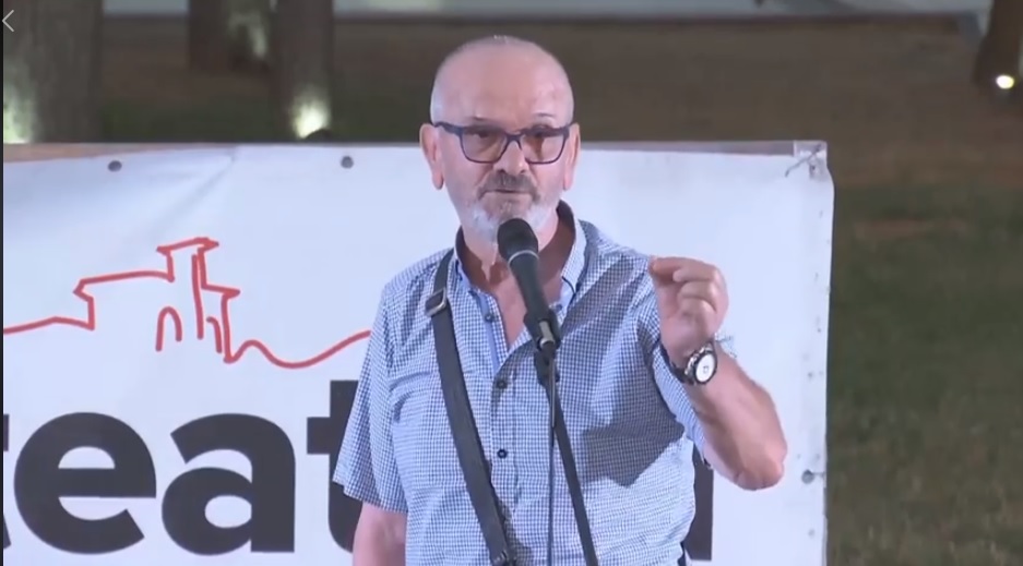 Aktori Mehdi Malkaj ofendon kryeministrin Rama: Nuk varet nga gjatësia sa i mençur je. I lartë është edhe plepi, por e dhjesin sorrat… Aktori Mehdi Malkaj ofendon kryeministrin Rama: Nuk varet nga gjatësia sa i mençur je. I lartë është edhe plepi, por e dhjesin sorrat…