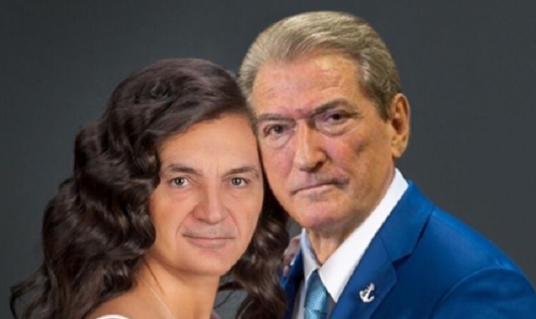 FOTO/ Plas gallata në rrjet me Bashën, Monikën dhe burrin e Monikës… që nuk ja themi dot statusin se i bie të shkelim Kushtetutën