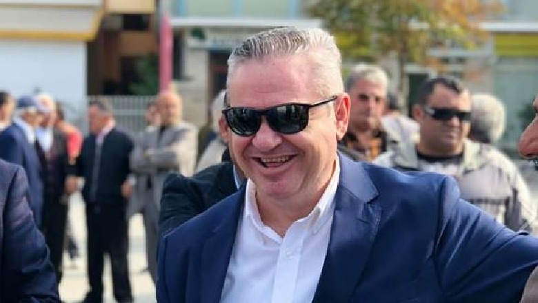 Murrizi tallet me Bashën e Kryemadhin: Nga sulmues përfunduan spektatorë Murrizi tallet me Bashën e Kryemadhin: Nga sulmues përfunduan spektatorë