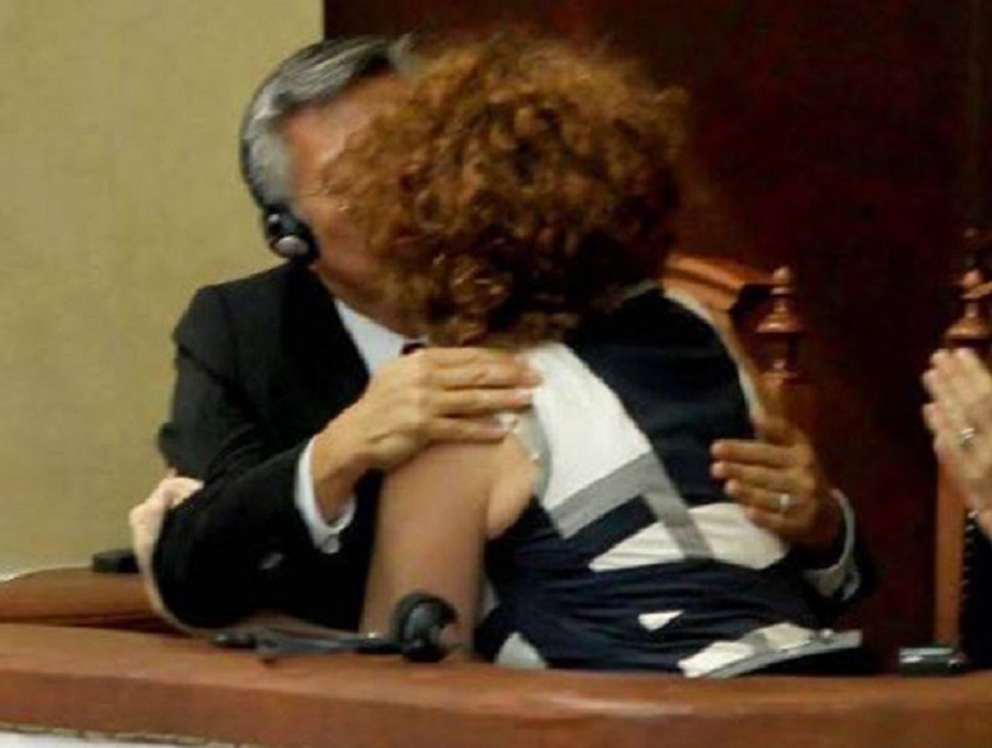 Tit “moralisti” nuk i ndahet Europës dhe Amerikës: Për një puthje humbëm drejtësinë që kishim Tit “moralisti” nuk i ndahet Europës dhe Amerikës: Për një puthje humbëm drejtësinë që kishim