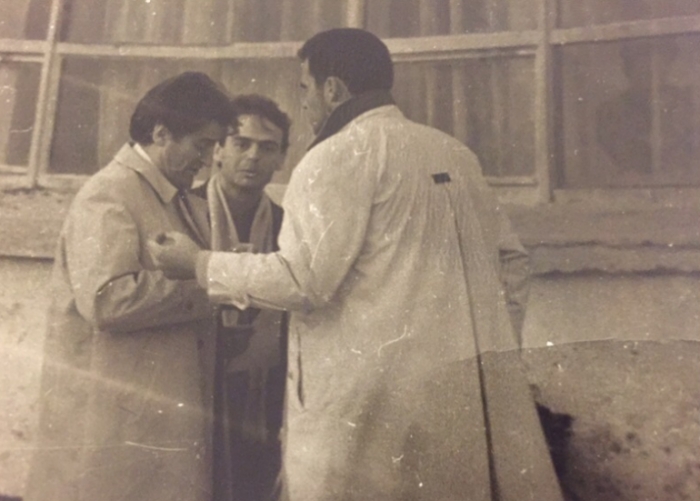 Foto e rrallë e Ramës në debat me Berishës krah mikut të tij të ndjerë Ardian Klosi dhe largimi i tij përfundimtar nga PD-ja Foto e rrallë e Ramës në debat me Berishës krah mikut të tij të ndjerë Ardian Klosi dhe largimi i tij përfundimtar nga PD-ja