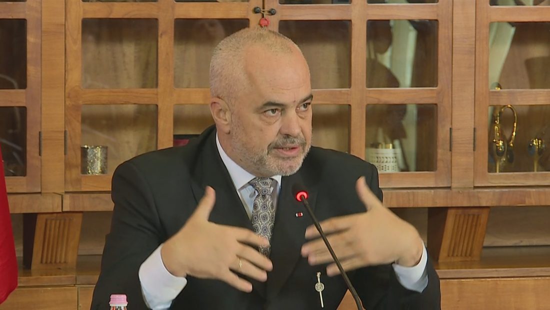 “Nuk e fsheh dot kënaqësinë kur shoh duart e tim eti”! Kryeministri Rama kujton momentin e rëndësishëm historik dhe ka dy fjalë për babain e tij: S’rri dot pa ju thënë se…(Video) “Nuk e fsheh dot kënaqësinë kur shoh duart e tim eti”! Kryeministri Rama kujton momentin e rëndësishëm historik dhe ka dy fjalë për babain e tij: S’rri dot pa ju thënë se…(Video)