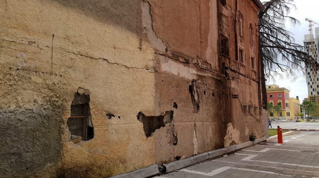 Drejtori i Teatrit Kombëtar, Çuli: Godina e ka mbaruar misionin e saj, ulërasin njerëz që s’kanë parë kurrë një shfaqje Drejtori i Teatrit Kombëtar, Çuli: Godina e ka mbaruar misionin e saj, ulërasin njerëz që s’kanë parë kurrë një shfaqje