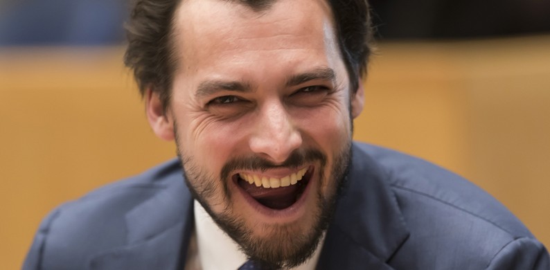 Duke dëgjuar Lulin, politikani holandez ankohet me nota r.aciste për ti hequr vizat Shqipërisë: Çfarë i frymëzon b.udallenjtë që drejtojnë BE-në? Duke dëgjuar Lulin, politikani holandez ankohet me nota r.aciste për ti hequr vizat Shqipërisë: Çfarë i frymëzon b.udallenjtë që drejtojnë BE-në?