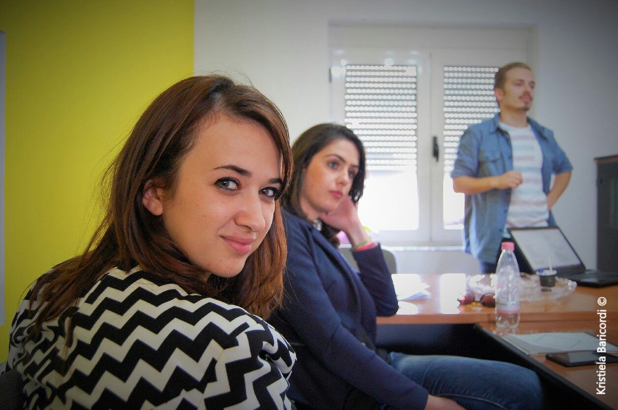 Ka punë, por s’ka profesionistë?! Rritet papunësia tek ata me shkollë të lartë, ulet për të pashkolluarit Ka punë, por s’ka profesionistë?! Rritet papunësia tek ata me shkollë të lartë, ulet për të pashkolluarit