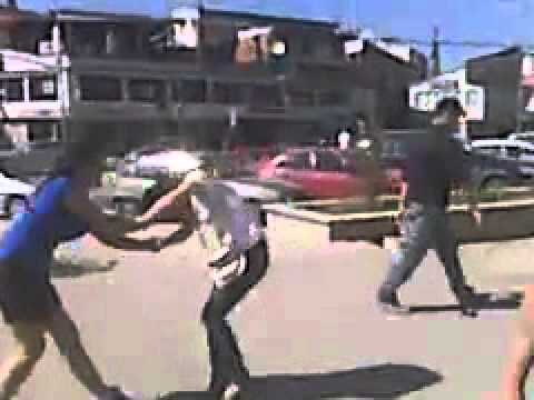 Ne edhe të vjedhim por edhe të rrahim…në Itali! 60-vjeçarja shqiptare g.rabit në qendrën tregtare dhe “thyen në mes” punonjësit si “karateiste” Ne edhe të vjedhim por edhe të rrahim…në Itali! 60-vjeçarja shqiptare g.rabit në qendrën tregtare dhe “thyen në mes” punonjësit si “karateiste”