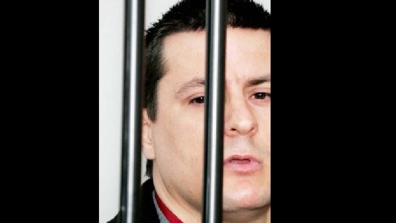 U akuzua dhe u dënua se v.rau 3 veta për h.akmarrje 19 vite më parë, lirohet Elidon Kotorr U akuzua dhe u dënua se v.rau 3 veta për h.akmarrje 19 vite më parë, lirohet Elidon Kotorr