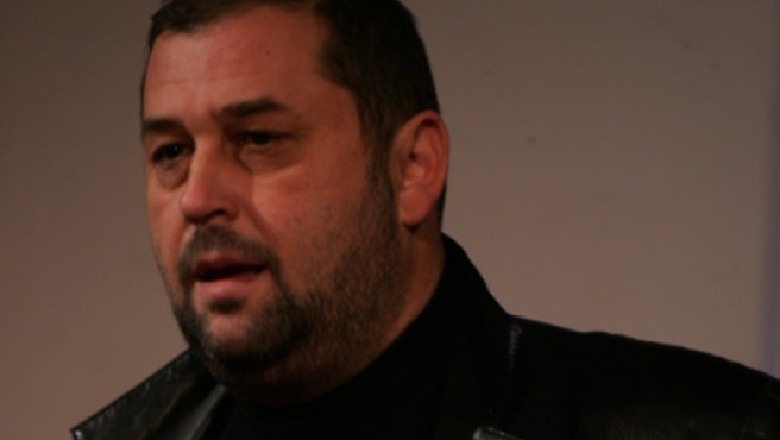 ”Gjetsh po aq paqe, sa dhunë le”! Gazetarja dedikim prekës për vdekjen e Xhuvanit: Sot askush nuk të thotë babai i Kostandinit… ”Gjetsh po aq paqe, sa dhunë le”! Gazetarja dedikim prekës për vdekjen e Xhuvanit: Sot askush nuk të thotë babai i Kostandinit…