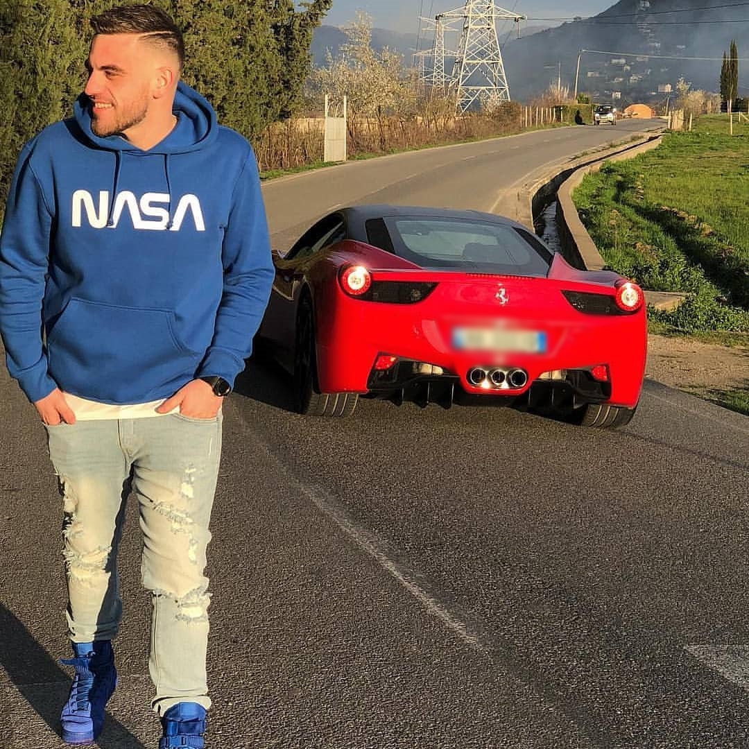 Del jashtë cdo parashikimi përplasja mes Erik Fullanit dhe Eduard Ndocajt…Kërcënime e ofendime: Qurrashi që i duhen prerë veshët! Del jashtë cdo parashikimi përplasja mes Erik Fullanit dhe Eduard Ndocajt…Kërcënime e ofendime: Qurrashi që i duhen prerë veshët!