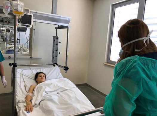 Rama jep lajmin e mirë! Elona 15 vjeçare mbrrinë në klinikën e specializuar në Stamboll Rama jep lajmin e mirë! Elona 15 vjeçare mbrrinë në klinikën e specializuar në Stamboll
