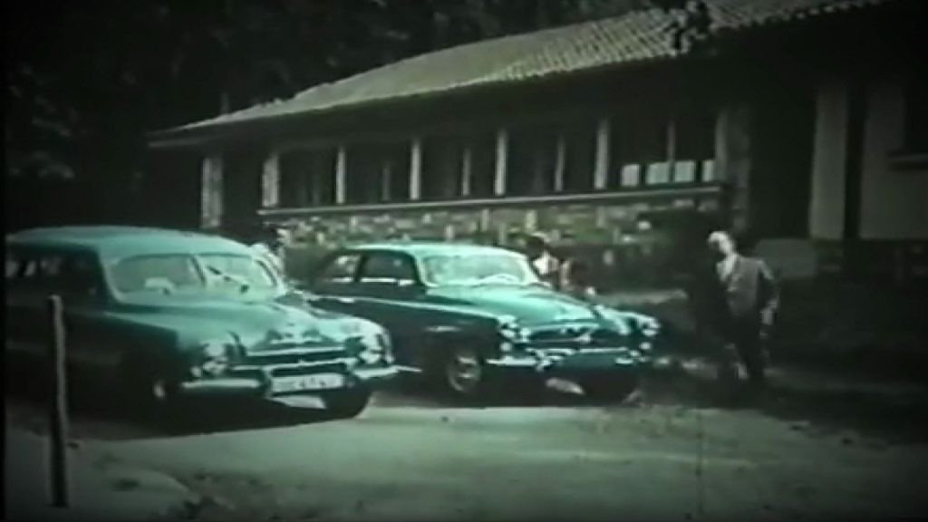 Makina e blinduar e Enverit që arrinte 120 km në orë! (Foto) Makina e blinduar e Enverit që arrinte 120 km në orë! (Foto)