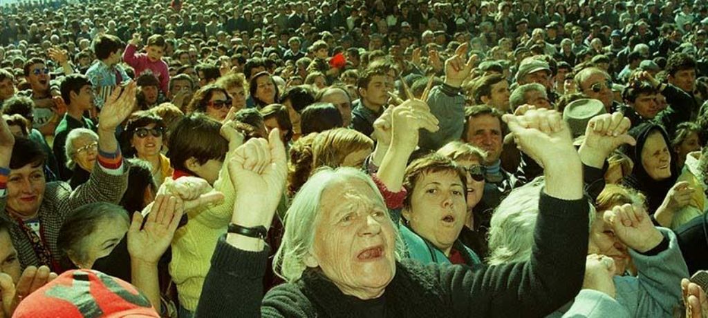 Çpo ndodh me “Raiffeisen”? Banka sillet si “agjenci funerale” e parave të vdekura: Heq shërbimin “Depozitë me interes” pa njoftuar klientët dhe i jep “kredi” si para pa zot! Çpo ndodh me “Raiffeisen”? Banka sillet si “agjenci funerale” e parave të vdekura: Heq shërbimin “Depozitë me interes” pa njoftuar klientët dhe i jep “kredi” si para pa zot!